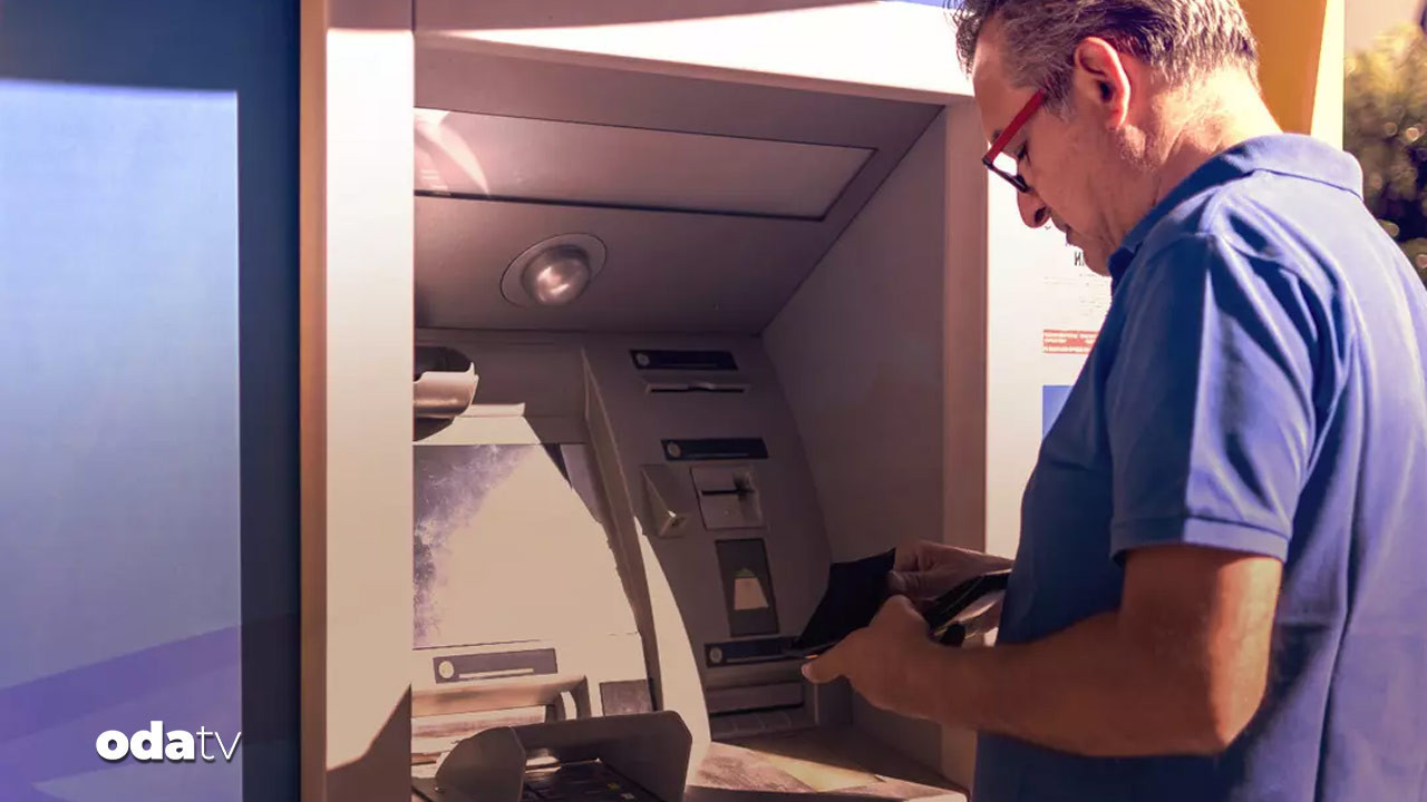 atmde tusa basmayi unuttu binlerce lirayi caldirdi IHqtQJ6L