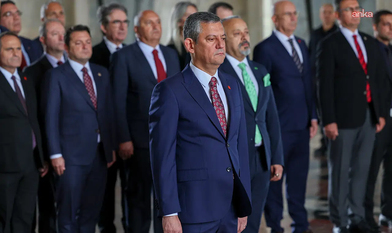 chpden anitkabire ziyaret ozgur ozelden ataturke soz adalet demokrasi ve toplumsal refah vurgusu 7p9Ncazh