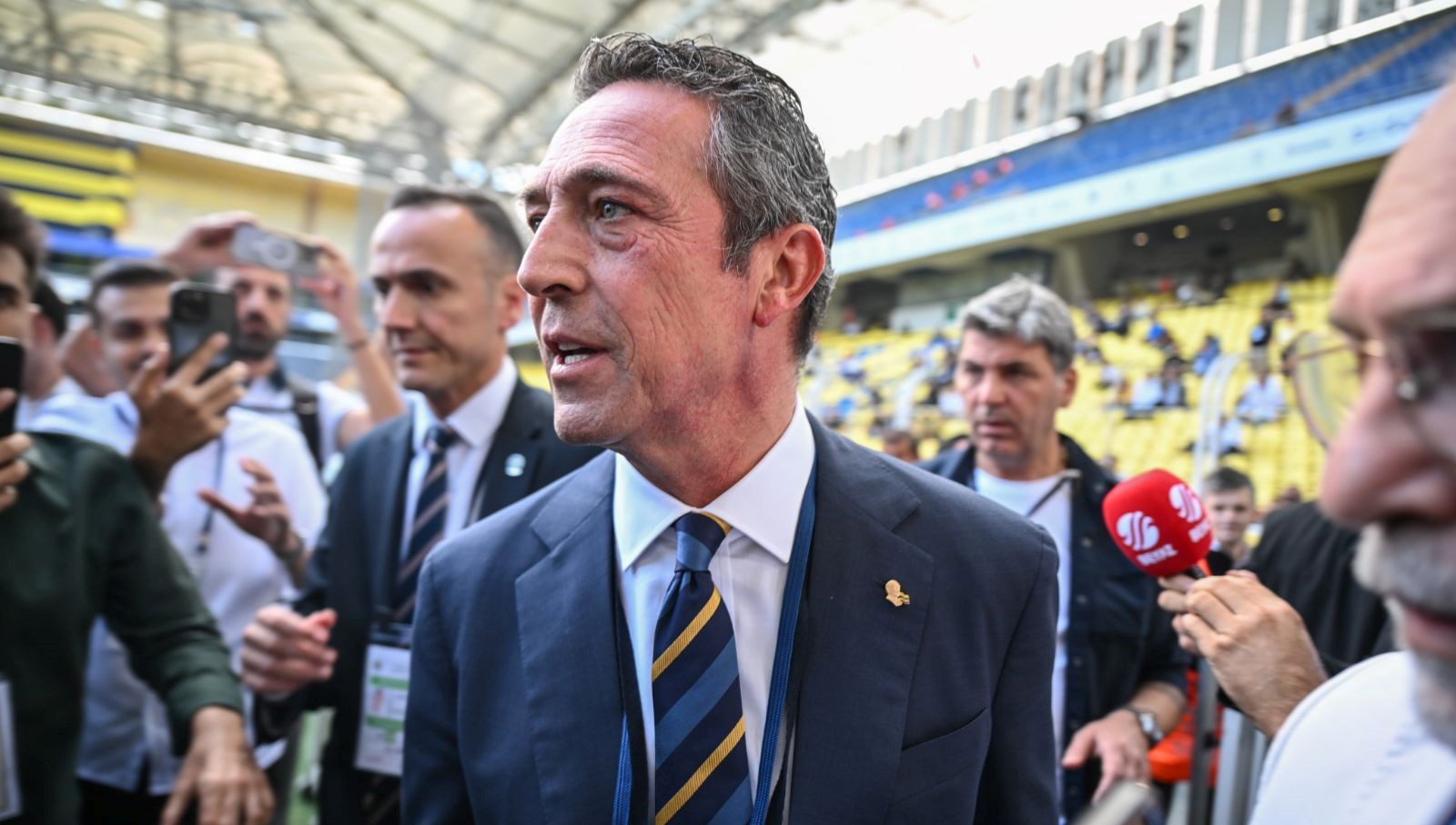 fenerbahcede baskan ali koc ve yonetimi ibra edildi Hgy5dlnS