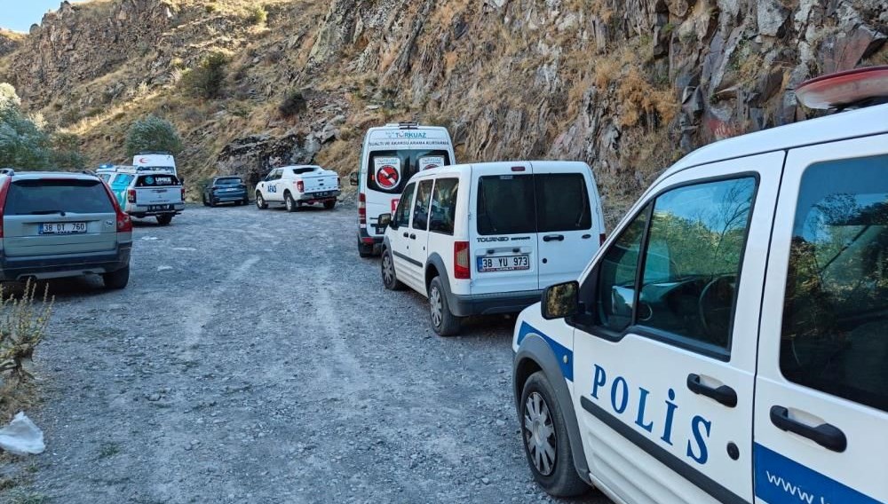 kayseride feci olay kayaliklardan dusen dagci yasamini yitirdi Gh5jJyp8