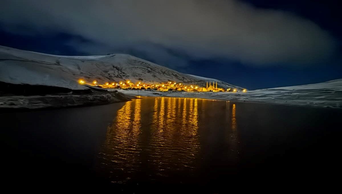 gumushanenin yuksekleri beyaza burundu eXAkyUAe