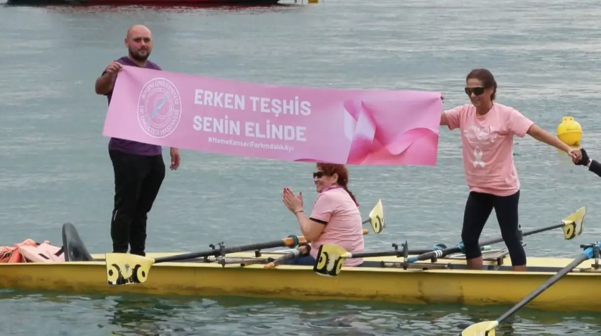 kadikoyde meme kanseri farkindaligi icin kurek etkinligi duzenlendi wRBKJdaq.jpg