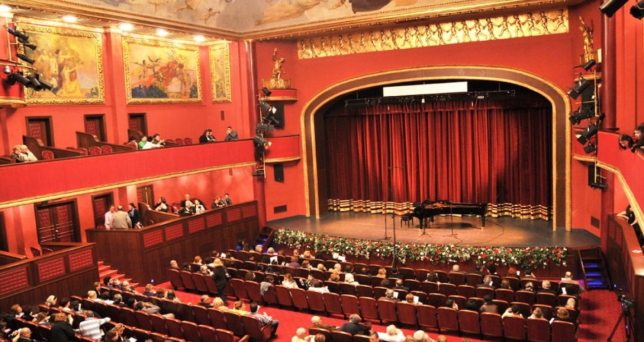 sureyya operasinda caykovski ruzgari lNpMMWvB