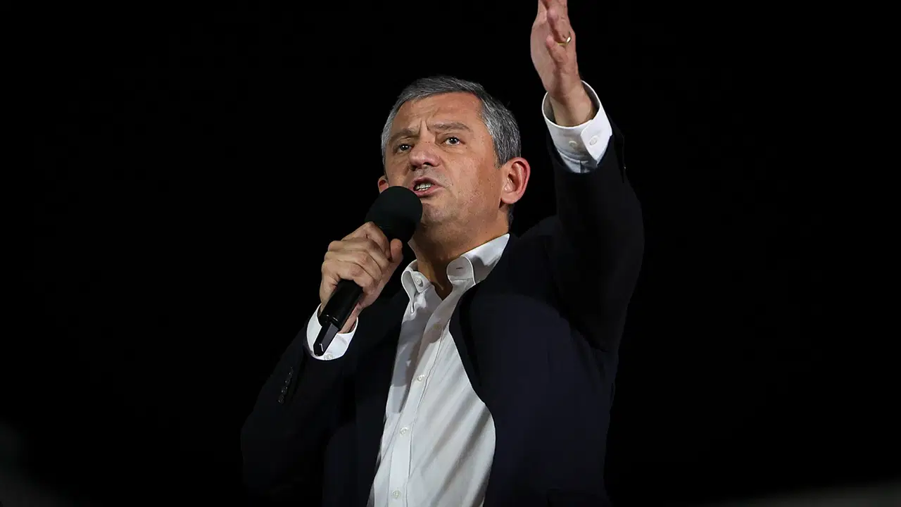 akin gurleke sure vermisti ozgur ozelden bu aksam icin saatli cagri E7rZaTbI.jpg