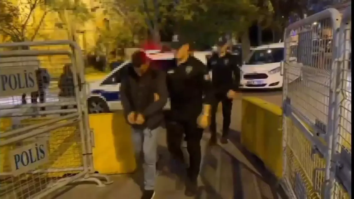 kiz isteme toreninde havai fisek yangini 3HBEAzAF.jpg