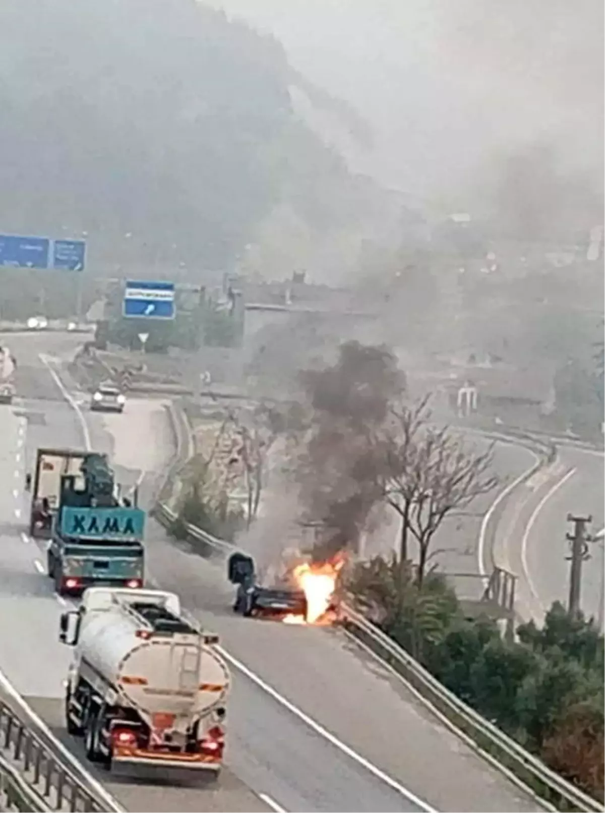 pamukovada seyir halindeki otomobil alev aldi 7AtpWRFI.jpg