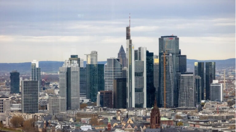 euro-bolgesinde-bankalar-kredi-musluklarini-kisti-DlaNga2S