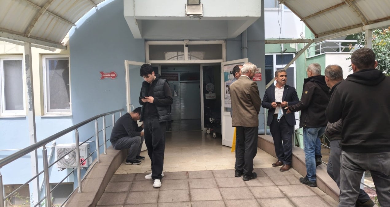 Aileyi Karanlık Bir Sır Ayırdı: İki Çocuk Hayatını Kaybetti, Ebeveynleri Tedavi Ediliyor