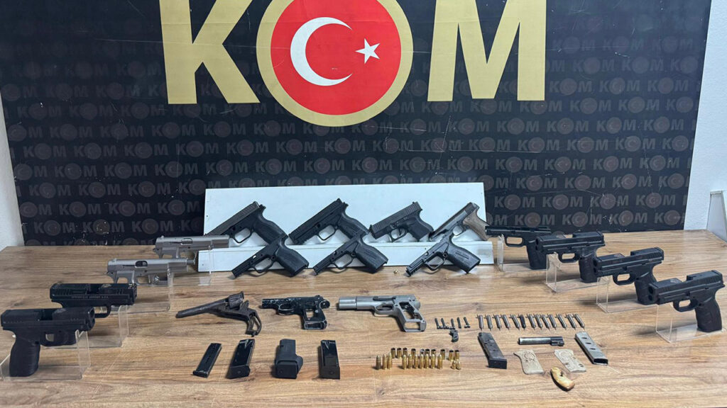 Sakarya’da Silah Kaçakçılarına Büyük Darbe: 17 Ruhsatsız Tabanca Ele Geçirildi